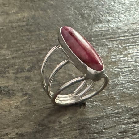 Thulite Long Oval Ring - Siz 7